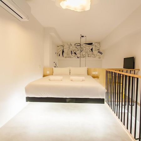 Guernica Luxury Duplex - Location, Light, And Art Lägenhet Madrid Exteriör bild