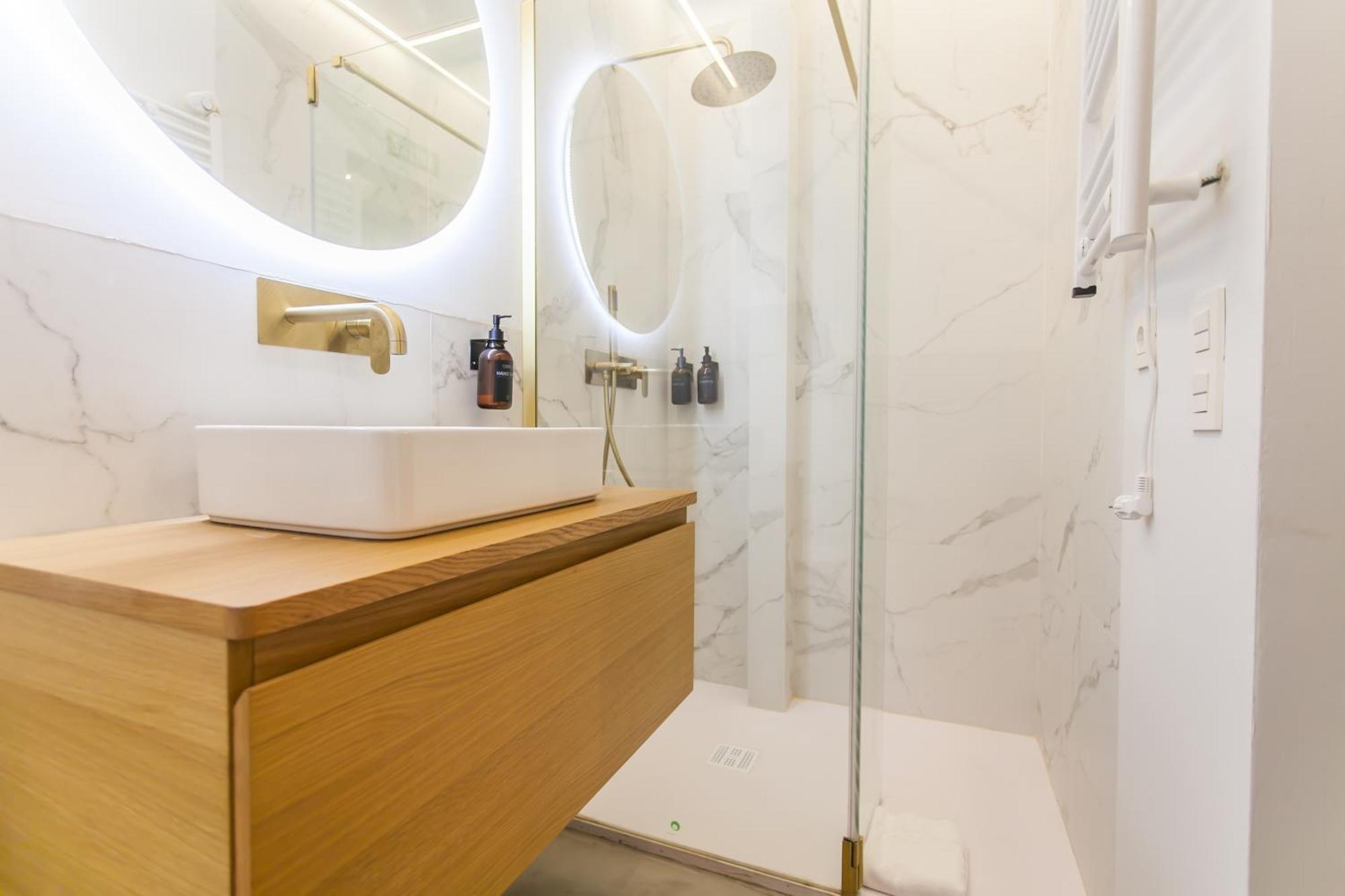 Guernica Luxury Duplex - Location, Light, And Art Lägenhet Madrid Exteriör bild